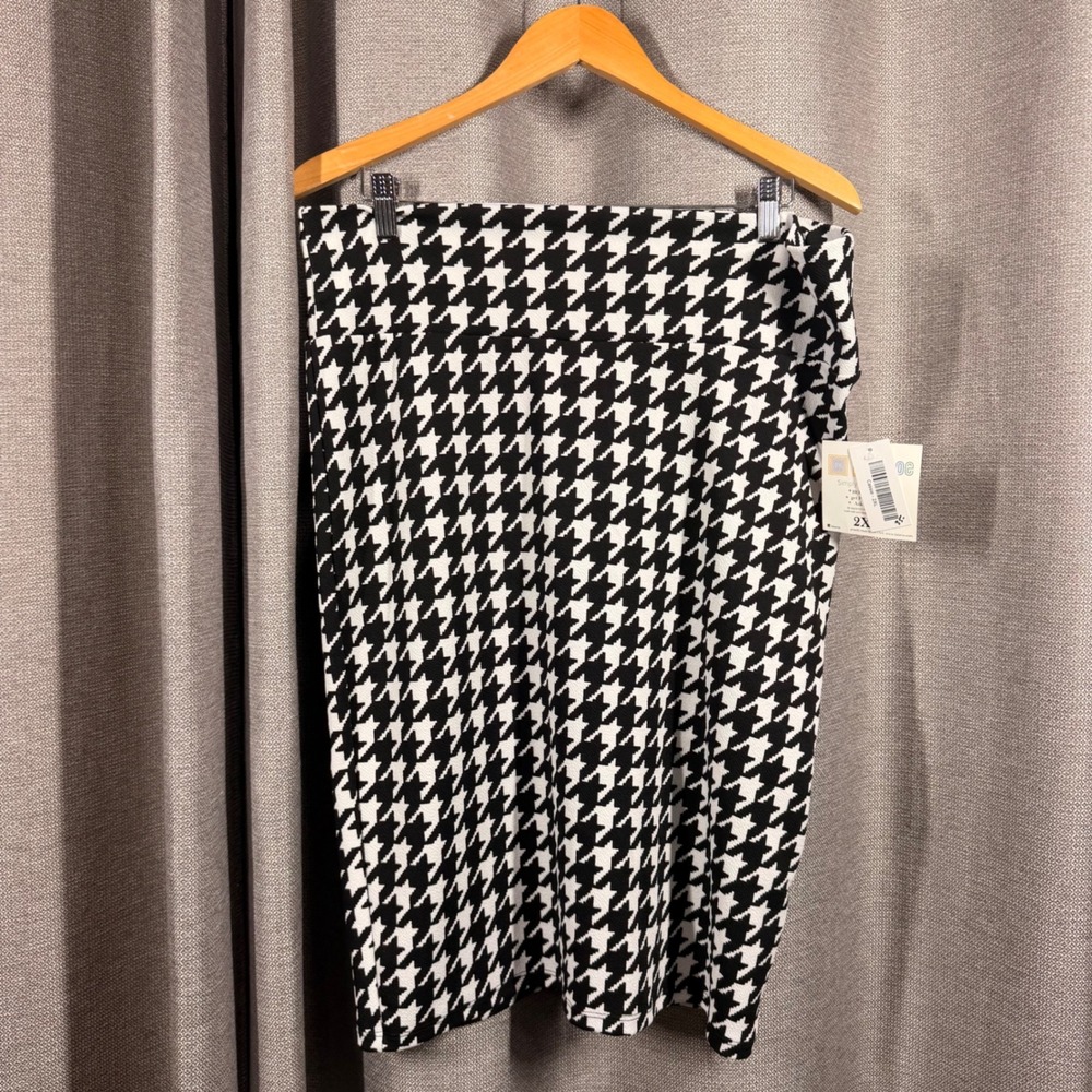 LuLaRoe Cassie Pencil Skirt 2XL Black White Houndstooth Knit Stretch NWT